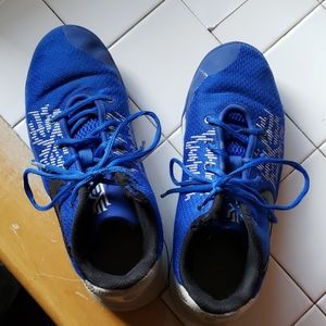 Boys/Youth 6.5-Nike King James sneakers